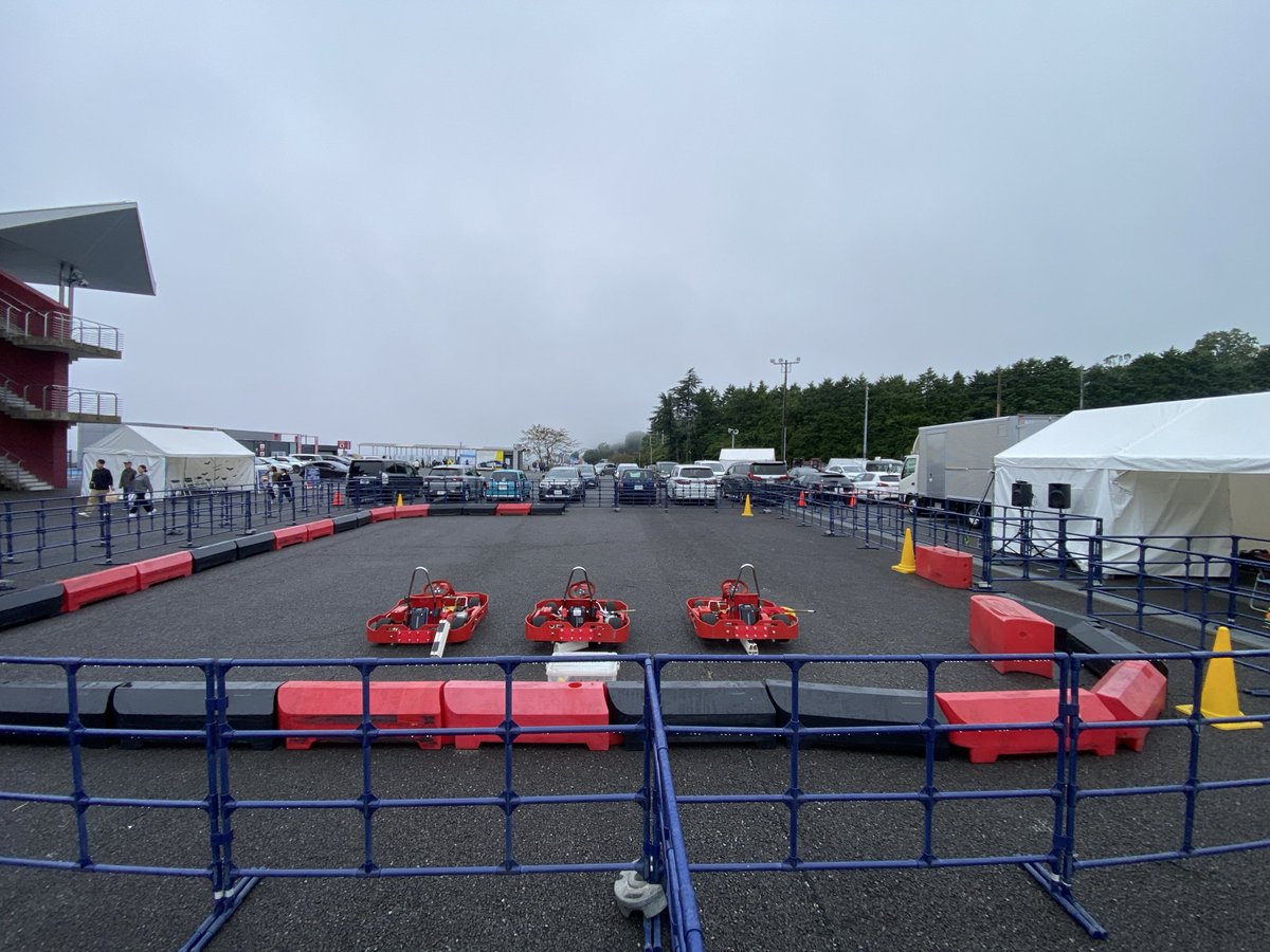 at_circuit's tweet photo. この土日は富士スピードウェイにて子供カート体験会を運営いたしました。初めてEVカートで開催、やっぱりエンジン音が愛おしいですね！ https://t.co/OI5koNs9w7
