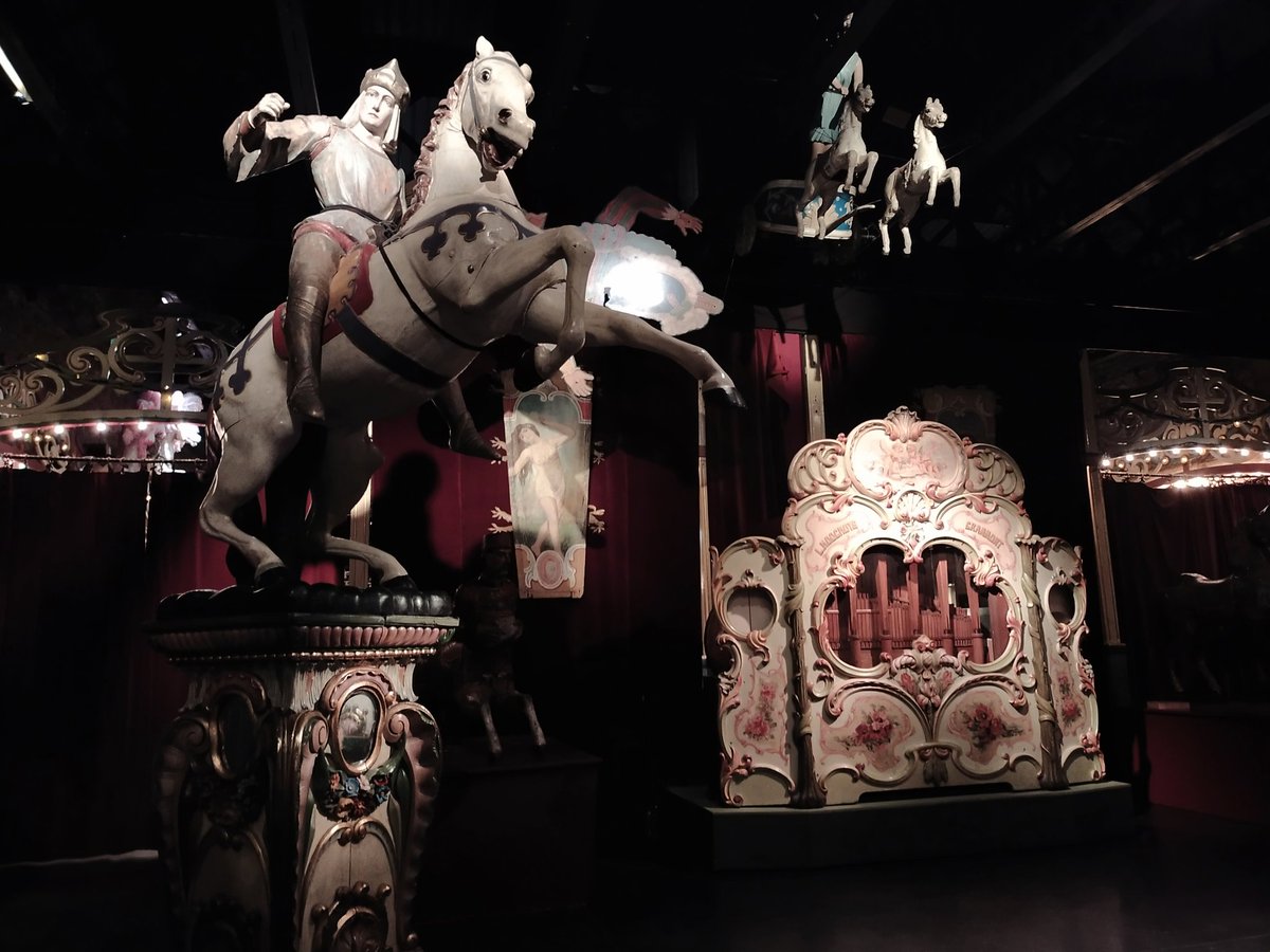 JulieLeToquin's tweet image. Matinée visite guidée La solidarité dans Paris centre. 

Après-midi visite du musée des arts forains en LSF. 

Ce soir conception de nouveaux ateliers d'arts plastiques et de visites guidées. 

#museeartsforains #lsf #visiteguidée #paris #magie #manege