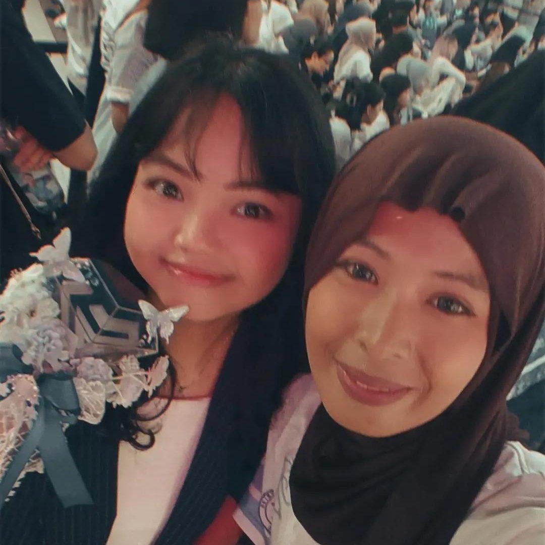 avi4696's tweet photo. Secuplik noraebang after party ss10 tadi. Walaupun sempet maju mundur berangkat sendiri dan lagi terik-teriknya (maklum introvert mentok hehe), tapi daripada nyesel kan ternyata seru banget aaak. Plus ketemu kakak2 elpeu moots jugaa 💙 @brie2910 @YasinthaTeuk &amp; kak ara https://t.co/Dz1EX5vOxu