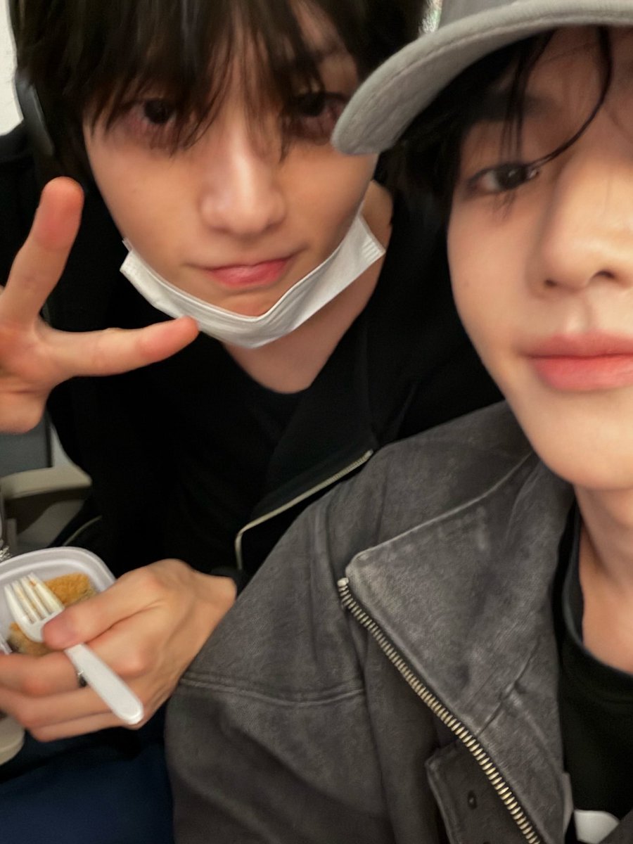 ZB1's ZHANG HAO shared photos with SOOBIN.