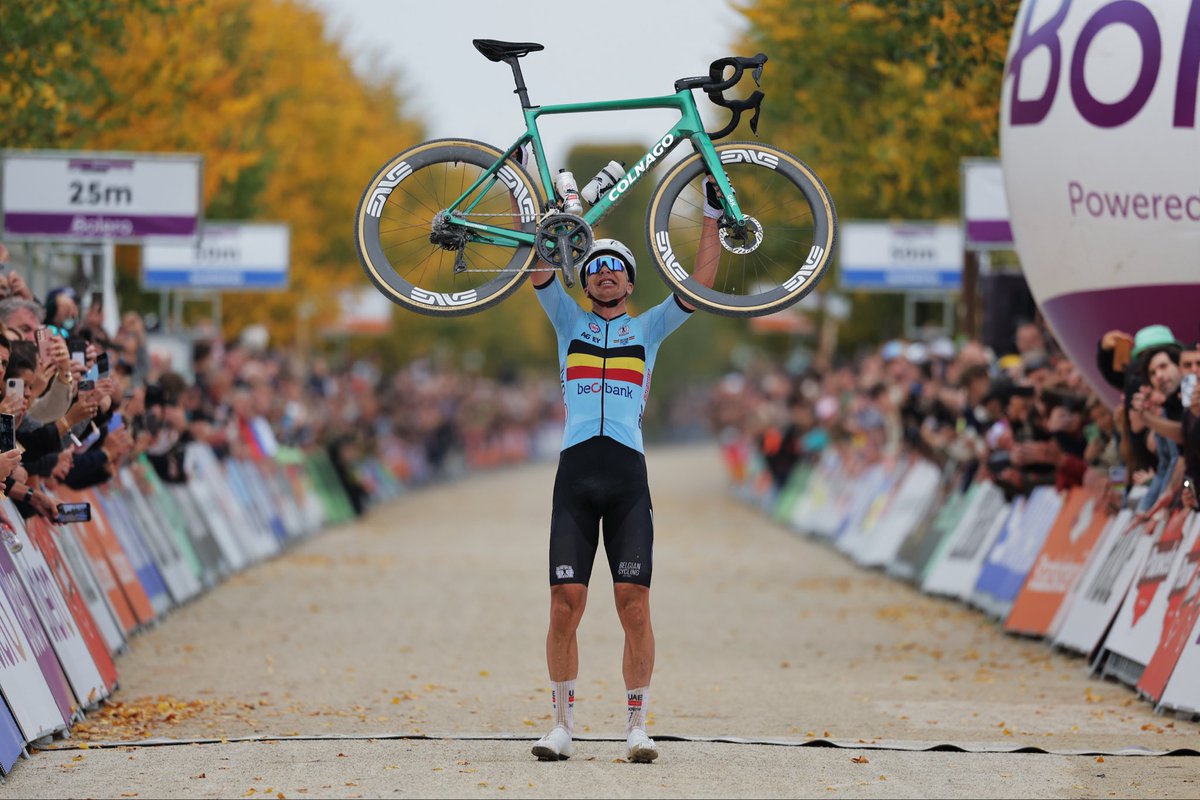 🏆 Florian Vermeersch 🌈

Perfect race from the Belgian rider to become the new UCI Gravel World Champion!

©️ SWpix
#ZuidLimburg2025