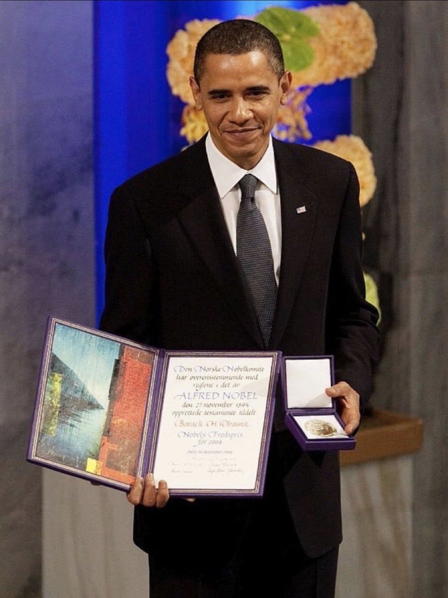 LePapillonBlu2's tweet image. Congrats to Mr. President Obama for his prestigious Nobel Peace prize award.🥇