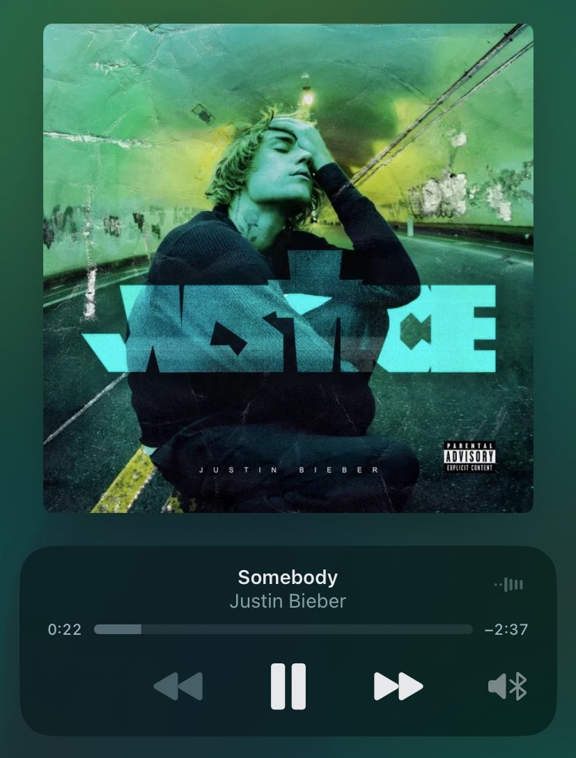 hbitualz's tweet image. essa aqui ainda me leva pra setembro de 2022 quando eu vi a touquinha rosa aparecendo no palco