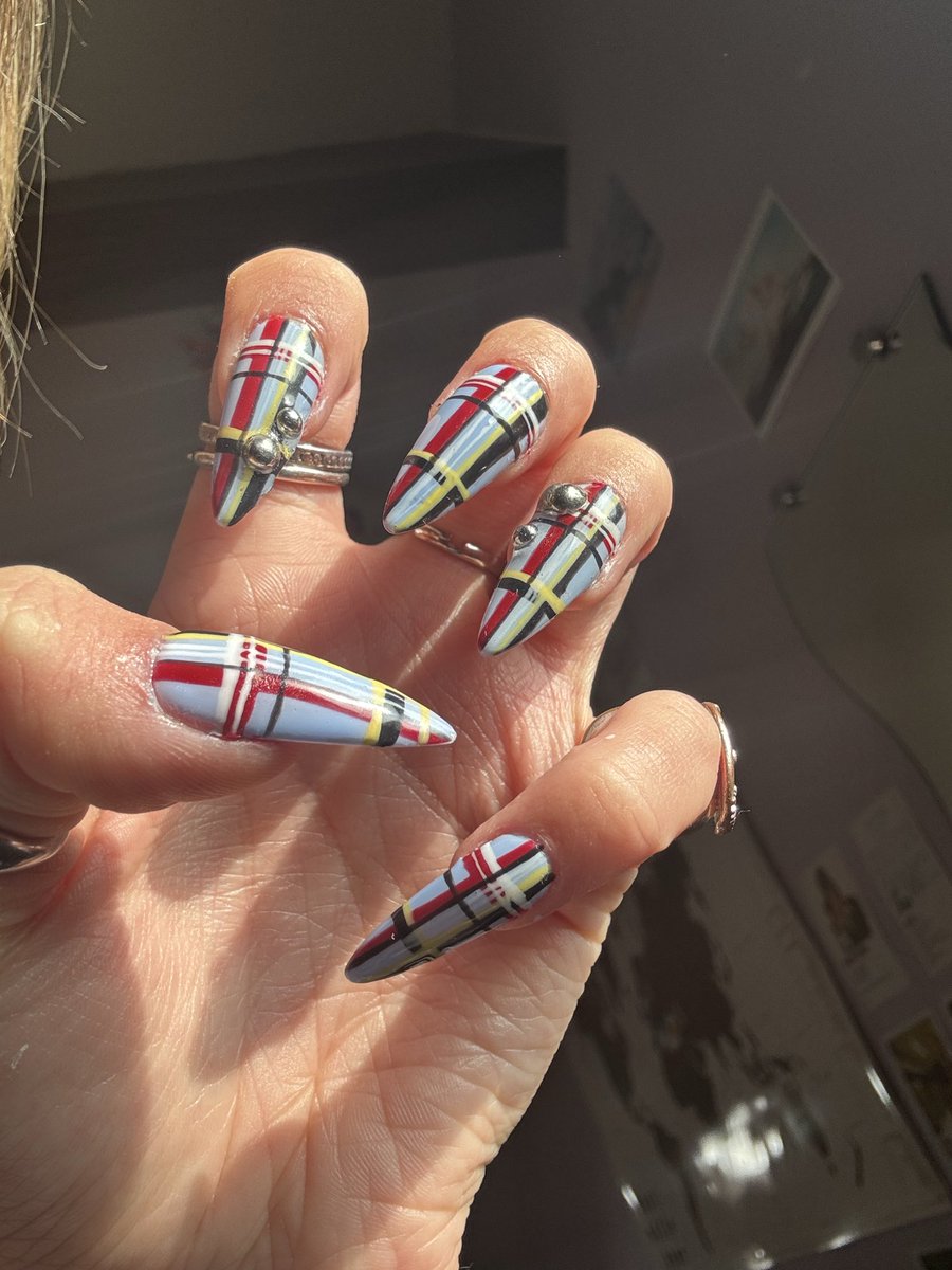 chl𖦹é tweet media