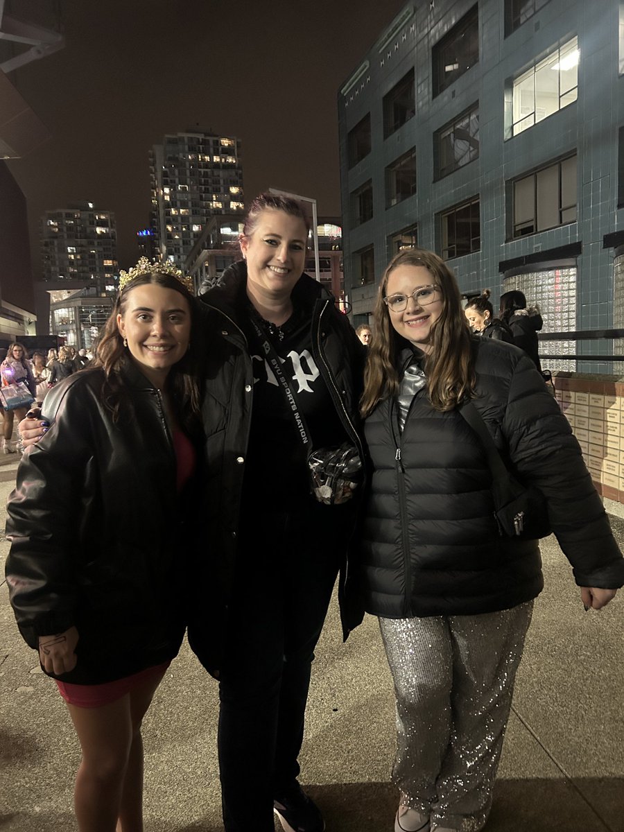 kelsi_bree's tweet image. SUDDENLY I FEEL LIKE I’M BACK IN VANCOUVER AT #TSTheErasTour @taylornation13 @taylorswift13