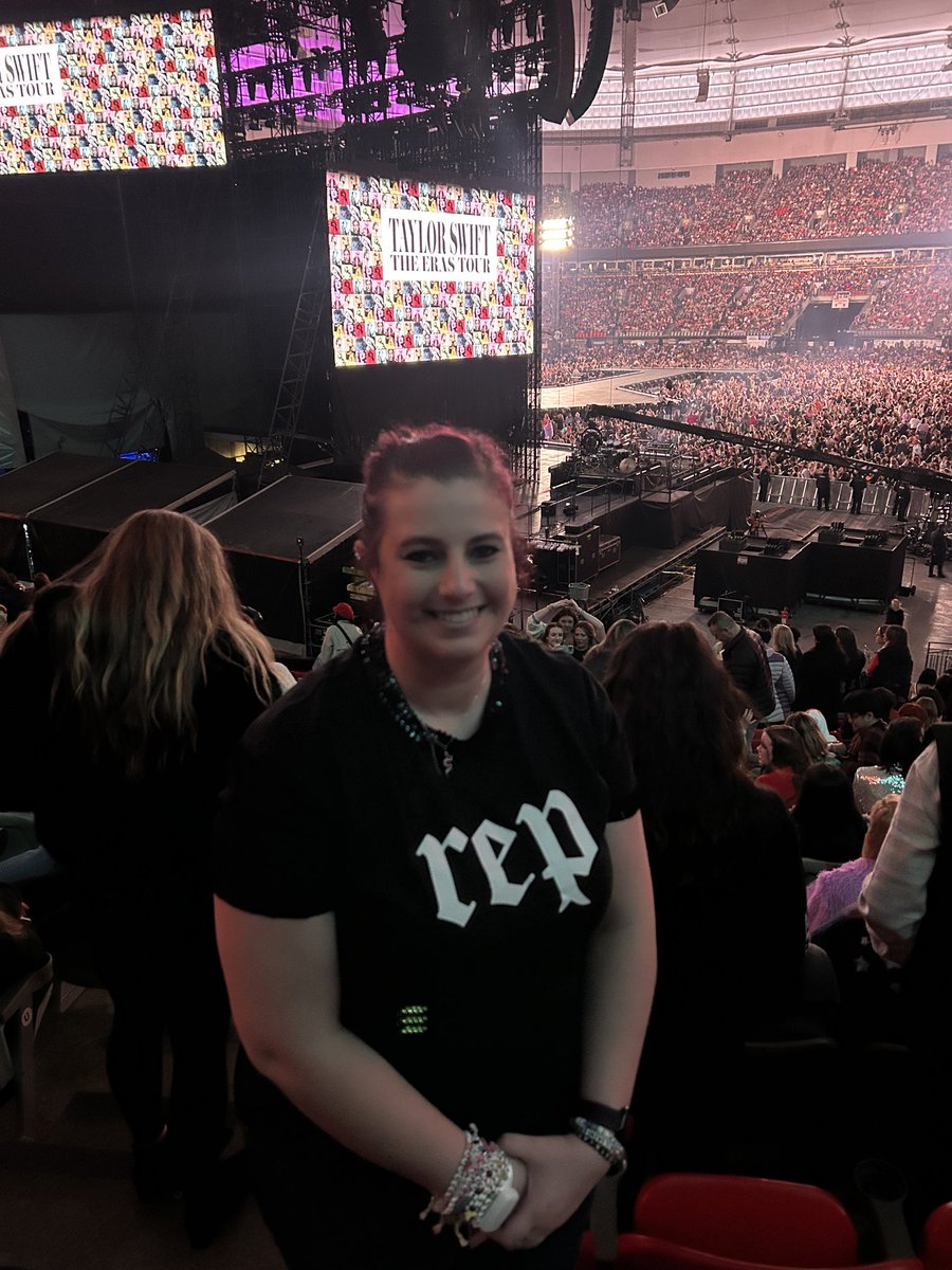 kelsi_bree's tweet image. SUDDENLY I FEEL LIKE I’M BACK IN VANCOUVER AT #TSTheErasTour @taylornation13 @taylorswift13