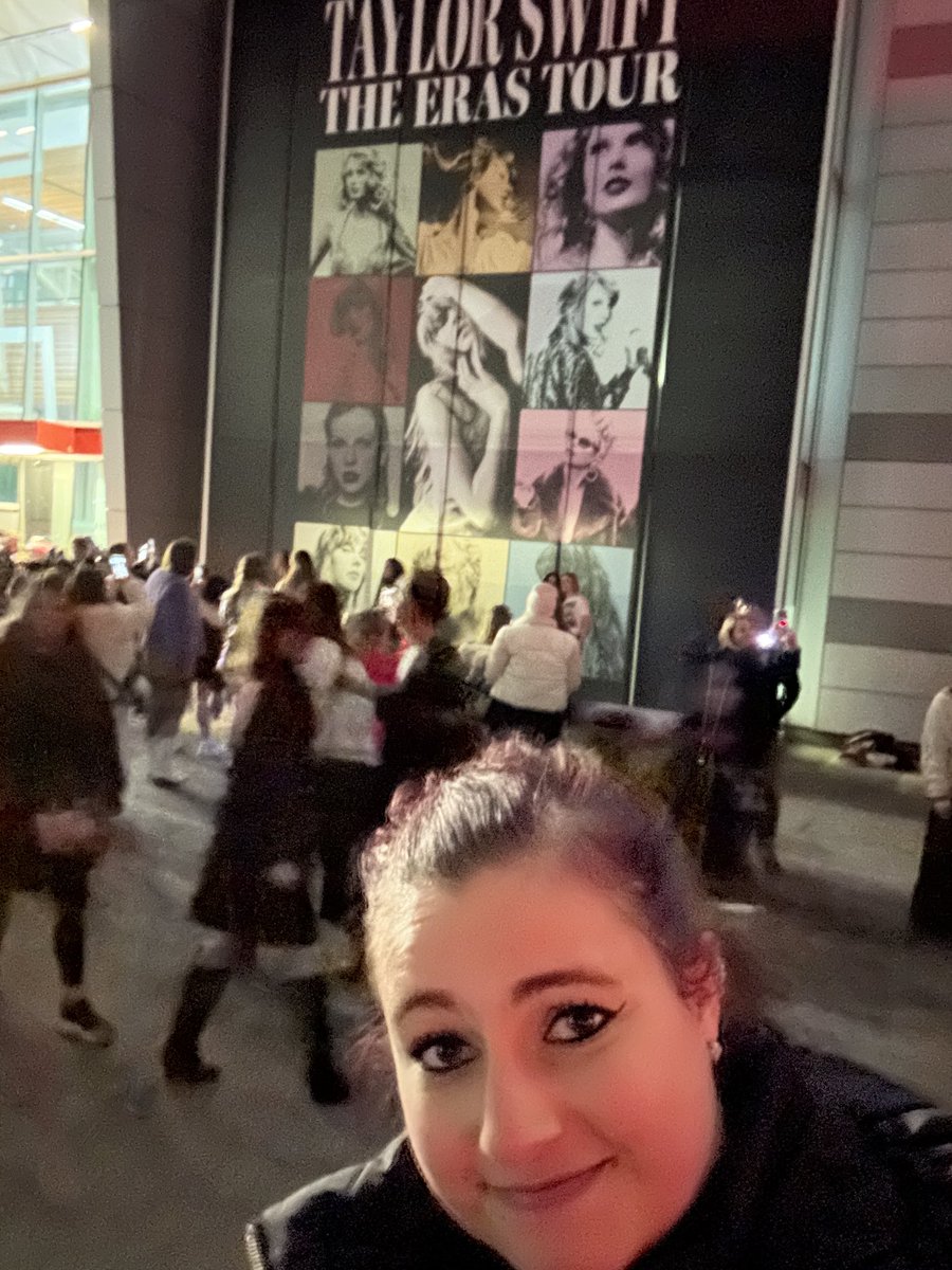 kelsi_bree's tweet image. SUDDENLY I FEEL LIKE I’M BACK IN VANCOUVER AT #TSTheErasTour @taylornation13 @taylorswift13