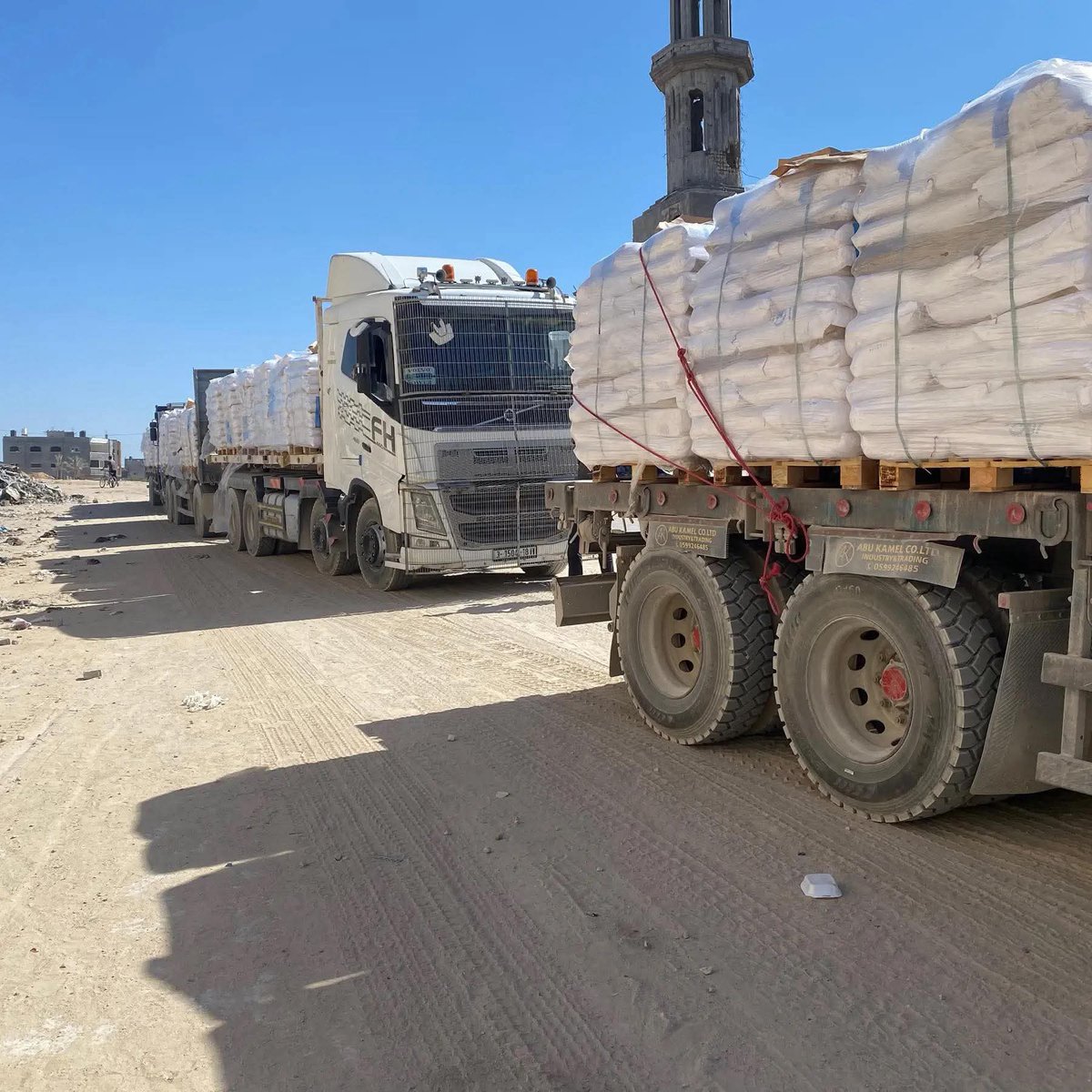 Medo198518's tweet image. Since the ceasefire was declared, no truck thefts have been recorded in Gaza, and the gangs have completely disappeared. It has become clear that the Israeli military controls these individuals, not individual actions. Now, there is no air cover or even ground forces to protect…