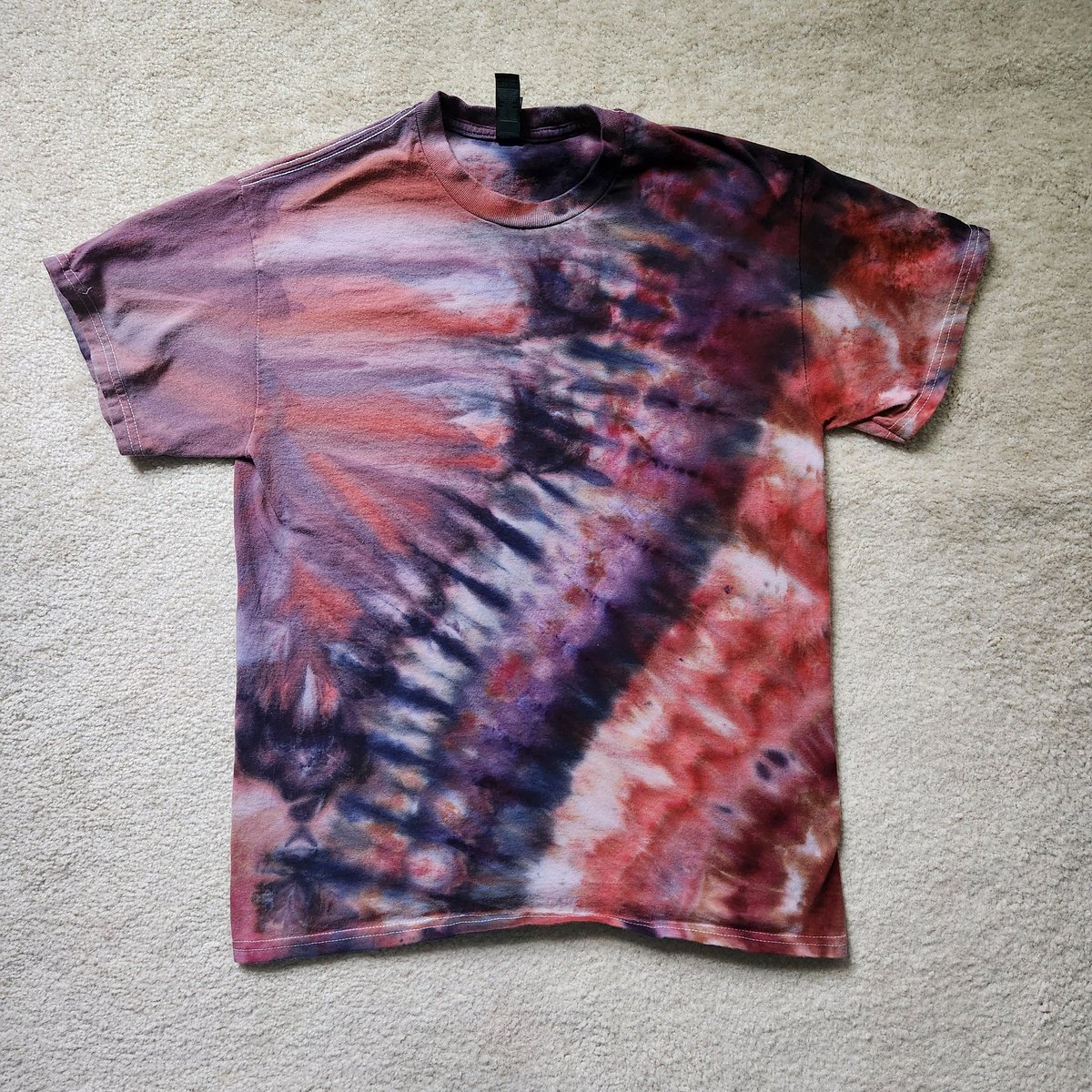 _milh0use's tweet image. #1 Chorus of the Yeti. Dye - Green Goblin

#2 Twist Gravity Spiral. dye that didn't come out correctly so redyed and pleated. Dye - Blood Moon, Interstellar, New Black, Crimson Carnage.

#3 one my wife did #tiedye #icedye #dharmatrading