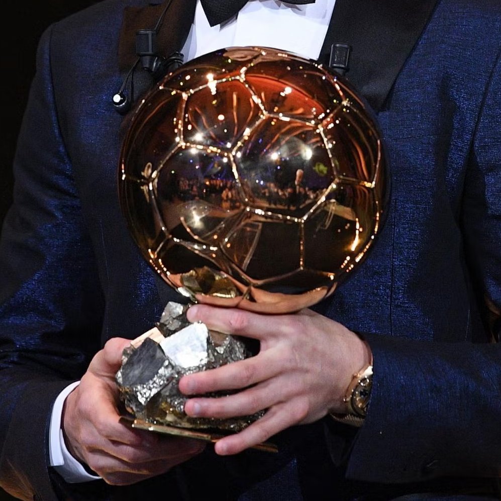 🇹🇷🗣️ Hakan Calhanoglu: "Ballon d'Or? I won't win it, but Yildiz can. He can do it."