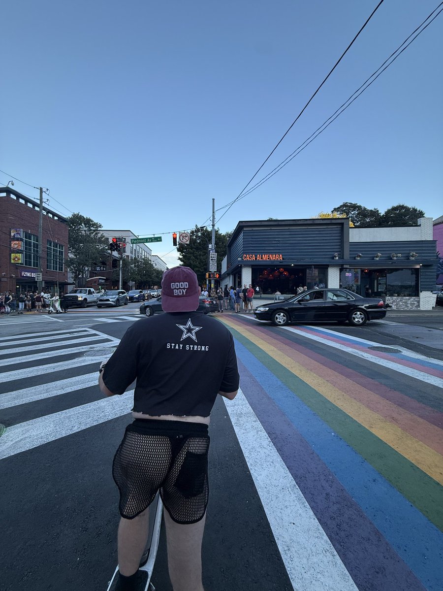 carrot_cakedatl's tweet photo. #atlpride https://t.co/mnooUjDGOy
