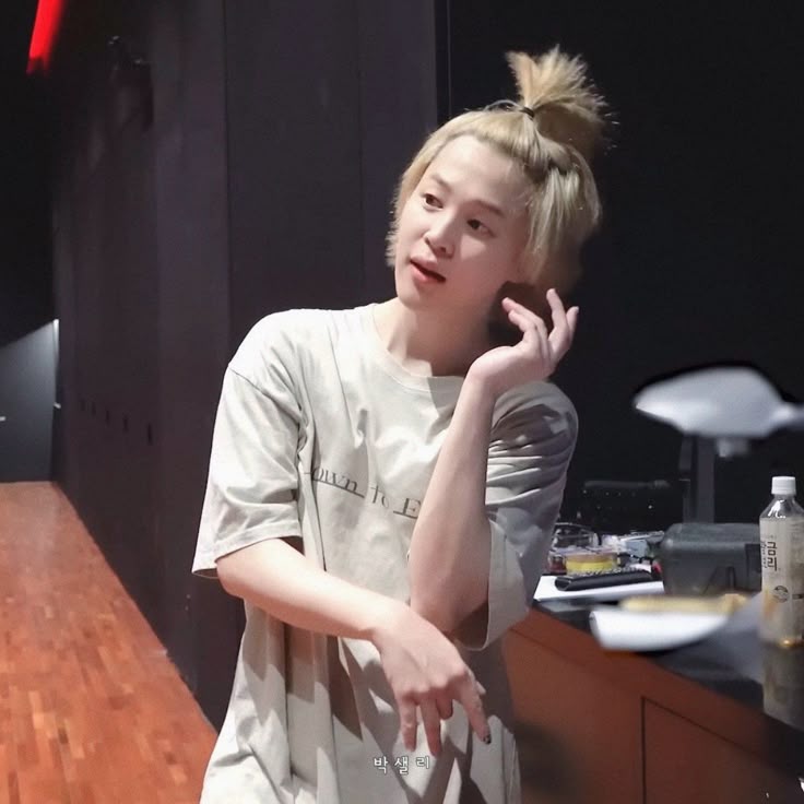 این بچه قراره سه سالش بشه فقط
HAPPY BIRTHDAY JIMIN 🎂
#HappyJiminDay 
#OurMuseJimin
#30YearsofLove