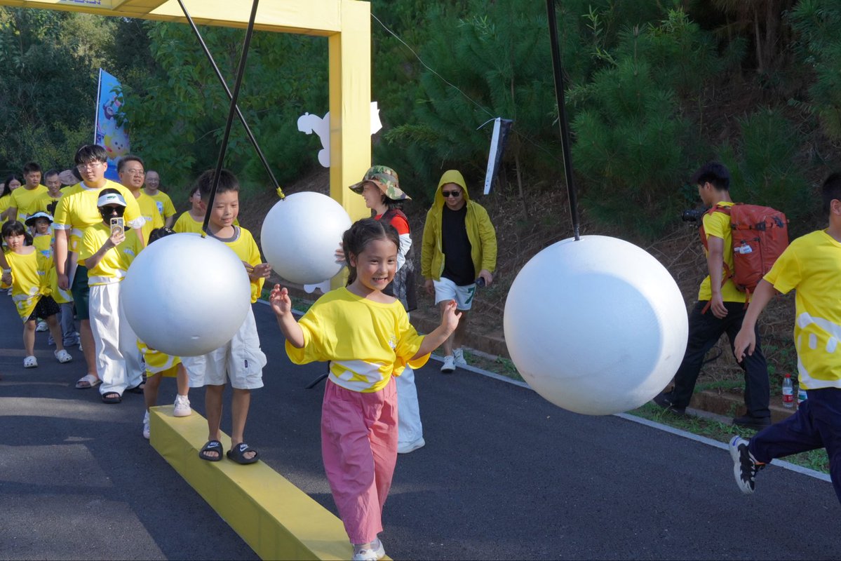 suichangxi4153's tweet image. Suichang&apos;s &apos;Egglet Party&apos;: A rollicking fun run for all ages! 🥚🏃‍♂️ #CommunityFun #familyfitness #China #HealthyLiving #joyfulmovement #TREASURE