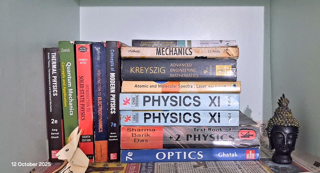 Twinkle30277's tweet photo. Some of my favorite things ✨️💕
#Books #physics #self_help #biographies #Fiction #life https://t.co/eIpVCpg4k9