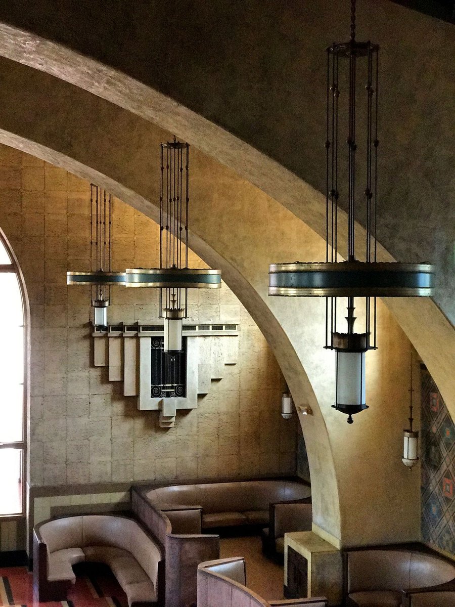 BiancoDavinci's tweet image. Art Deco interio of Union Station, Fred Harvey Room, Los Angeles.