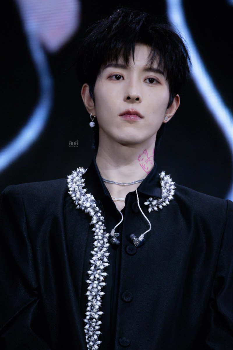 shisimeow's tweet photo. 12/10

หล่อมากคนสวย😭

D4 FOREVER HEARTS
#D4FerventBKK 
#QiuDingjie #ชิวติ่งเจี๋ย https://t.co/7bfUdGuTdl