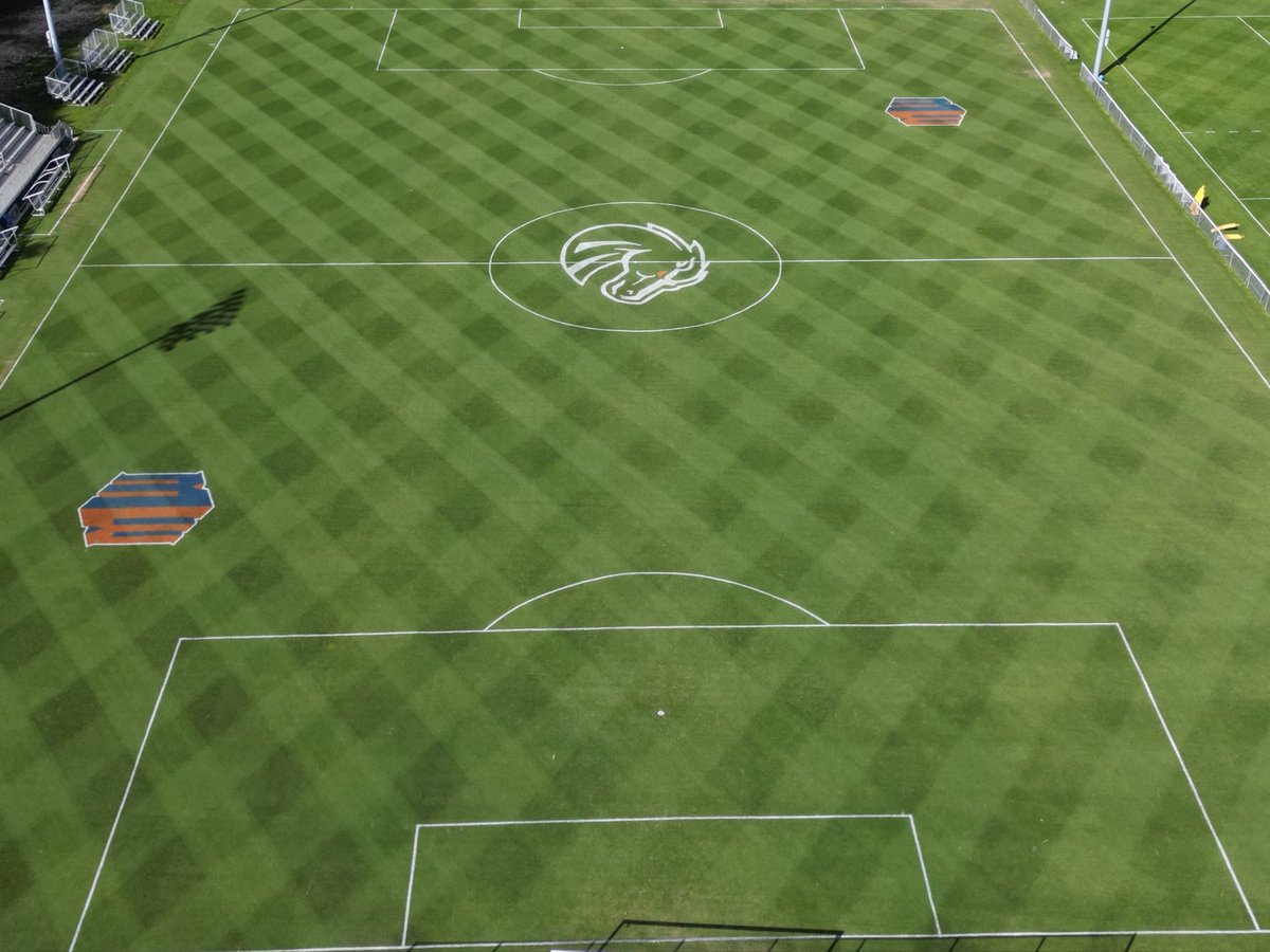 Last night on the Blue, today on the green. Lasers dialed. <a href="/BroncoSportsSOC/">Boise State Soccer</a> <a href="/BroncoSports/">Boise State Broncos</a>