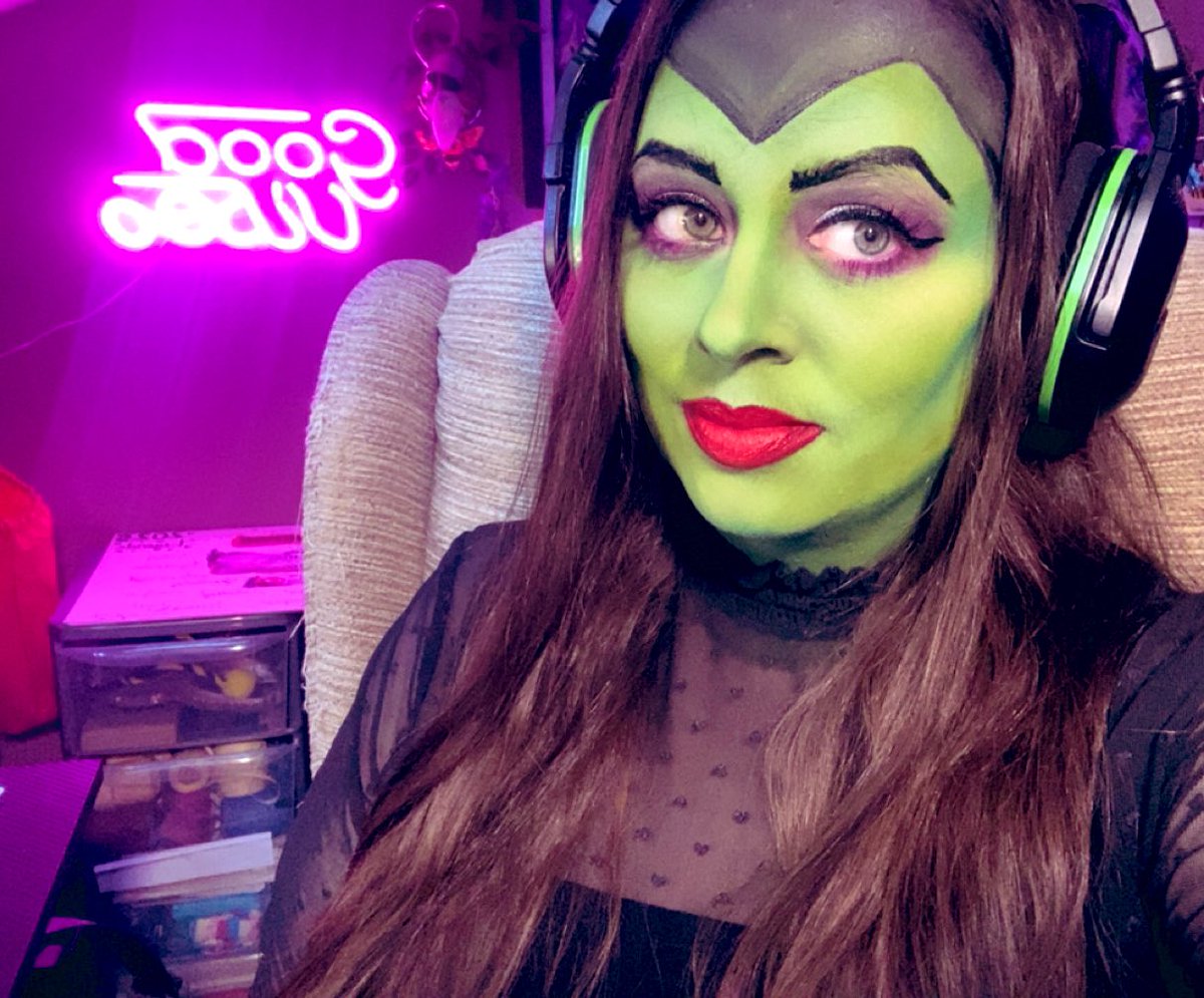 Feeling inspired by the hand drawn art in <a href="/ByeSweetCarole/">Bye Sweet Carole - Out Now!</a>, we decided to facepaint as old school Maleficent to play it! 

Live now trying the game out!