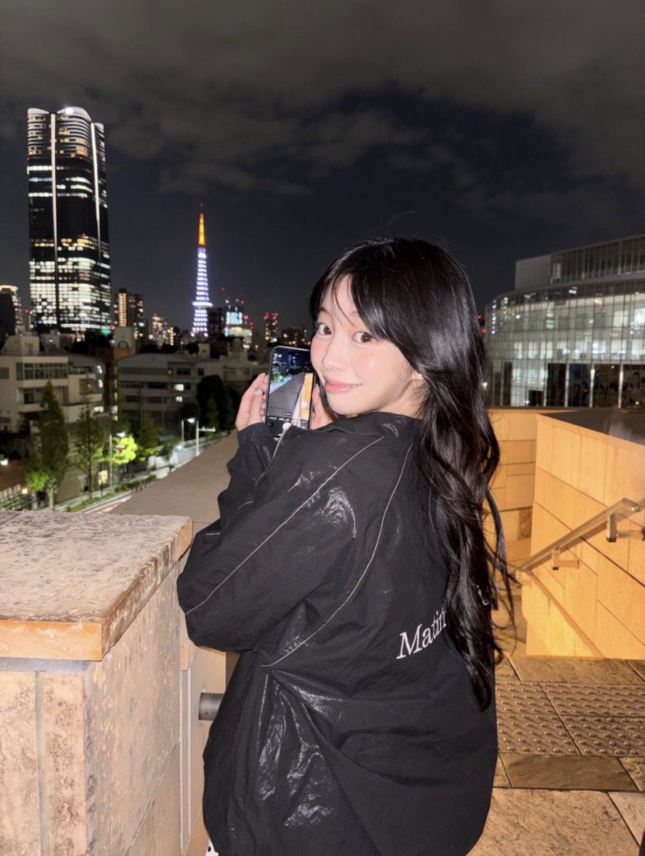 G7750031072124's tweet image. Just having Nana-chan there ,the beautiful night view of Tokyo Tower becomes even more attractive and inspiring. I want to see the same view you saw in the same place(*^^*)💕

#UNIS #유니스 #ユニス 
#NANA #나나 #ナナ
@UNIS_offcl