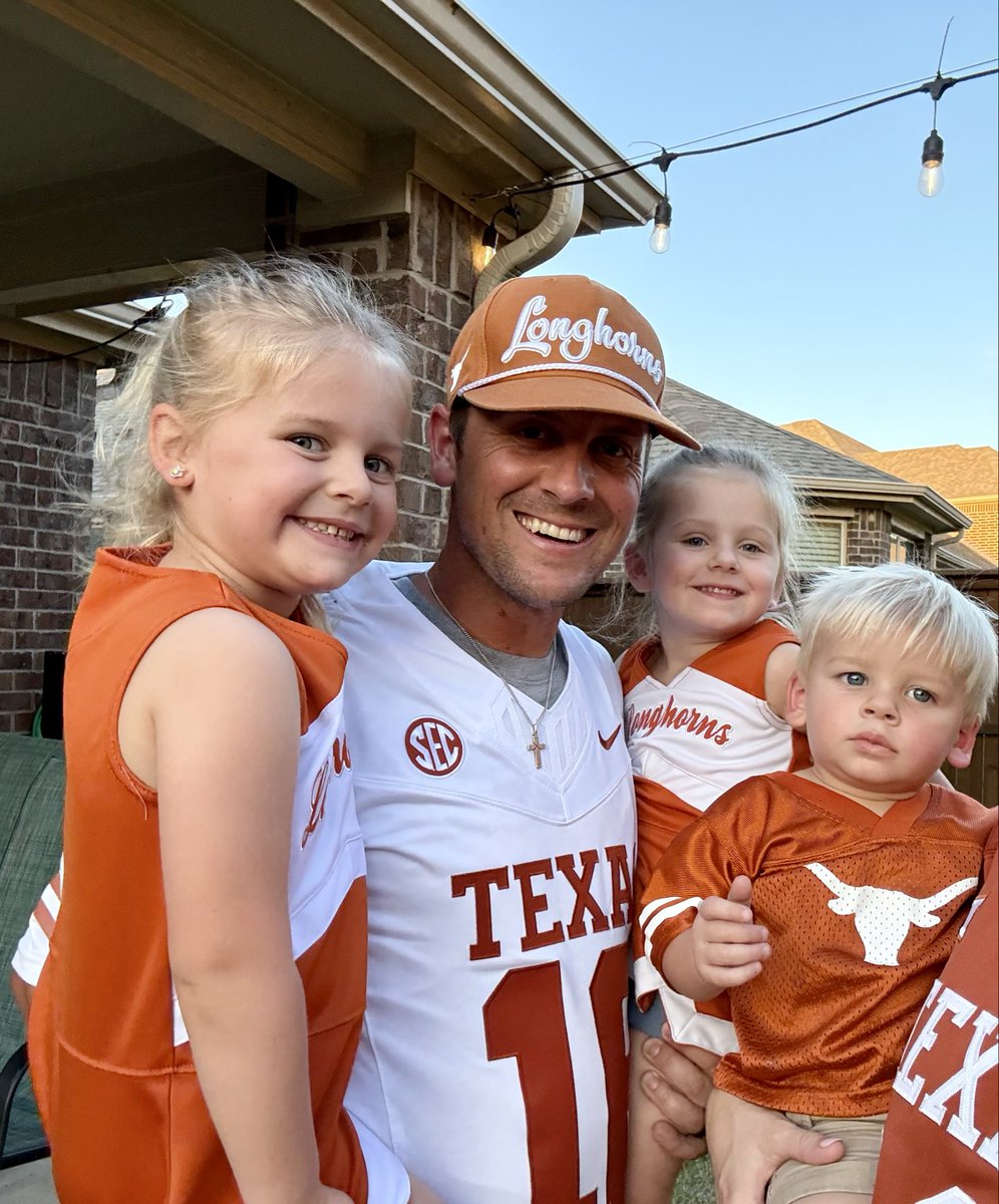 If it ain’t burnt, it ain’t turnt. 🤘 Hook ’em! #TexasFight