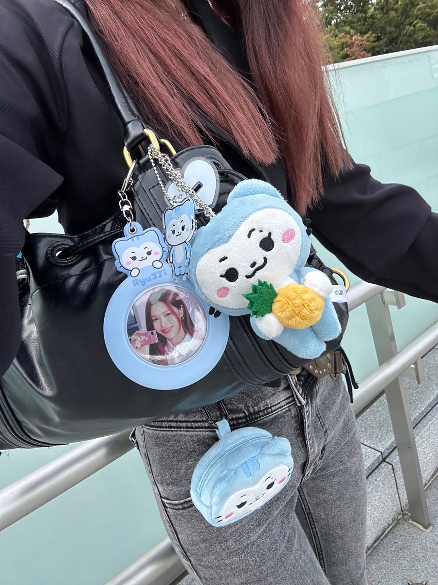 ITZYペンミ💘最高すぎた✨
5人揃ってる所を生で初めて見られて感動😭
完全体のITZYはカッコ良すぎて無敵🤛
本当に仲の良い5人でずっと微笑ましかった、、、
再契約の話も聞けて、これからもITZYを見守っていけることが何より嬉しい

とっても幸せな一日でした！！！
#ITZY #ITZYONAIR
#ITZY_ONAIR_1012