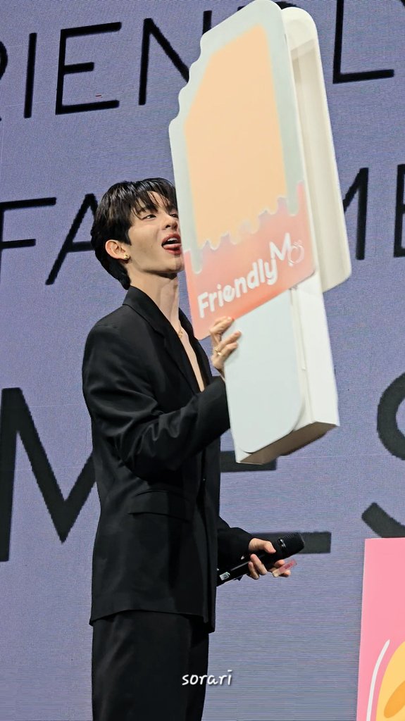 5orar1's tweet image. พี่เค่อไม่ได้ป้อนข้าวก่อนหรอคะ ดาราจะกินพร็อพแล้วววว 🤣
JAMES FM WITH FRIENDLYME
#FriendlyMe1stFanMeetWithJamessu
#JamesSu