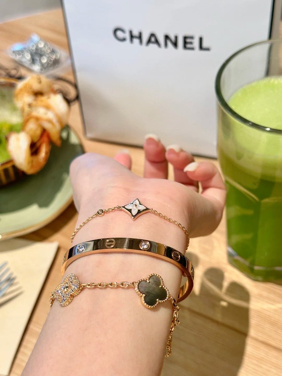 💎 The sparkle you see is my success reflecting.😊