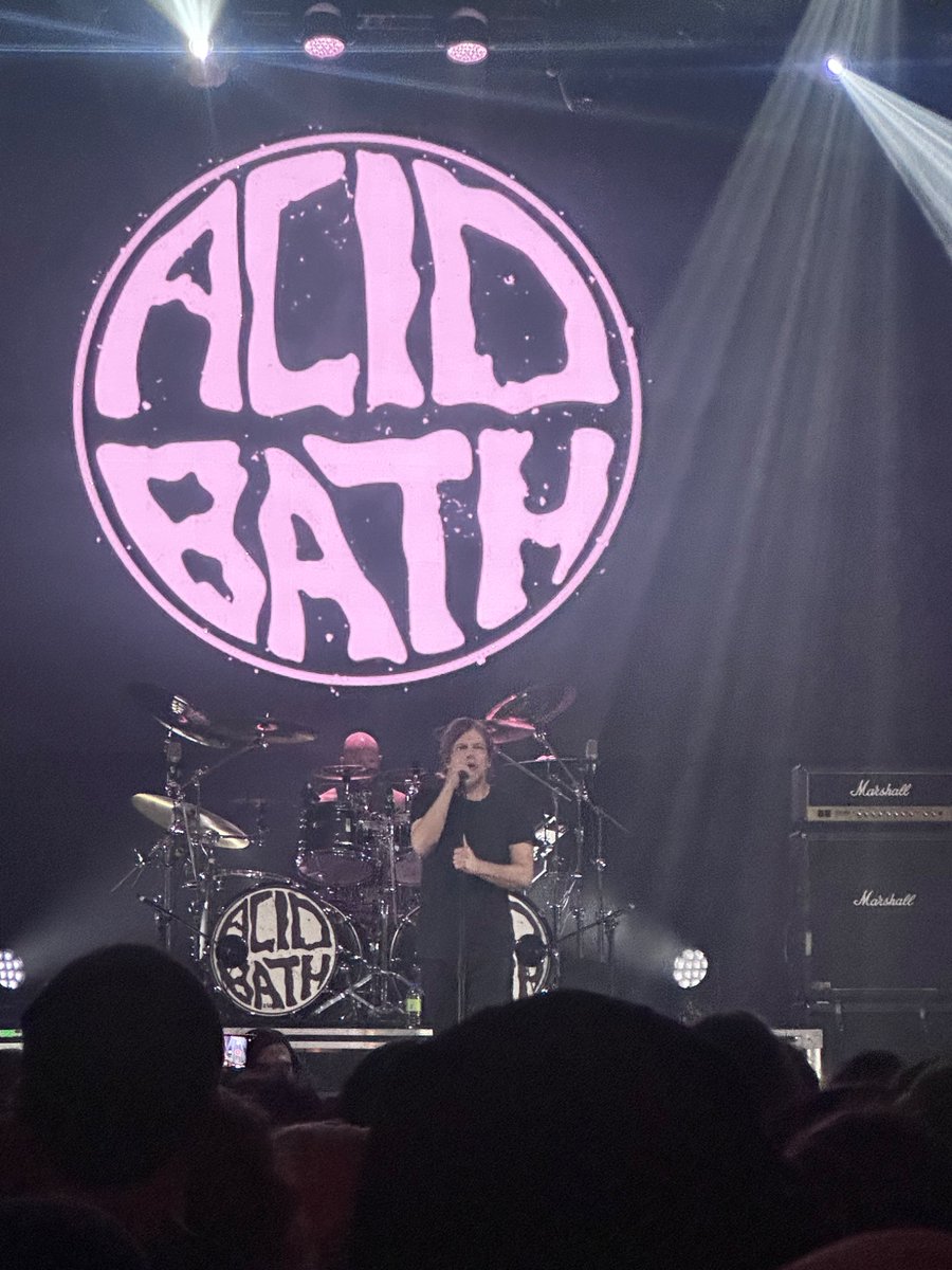 Chrissy.Anne tweet media