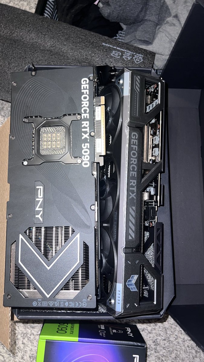 (chrs)² tweet media