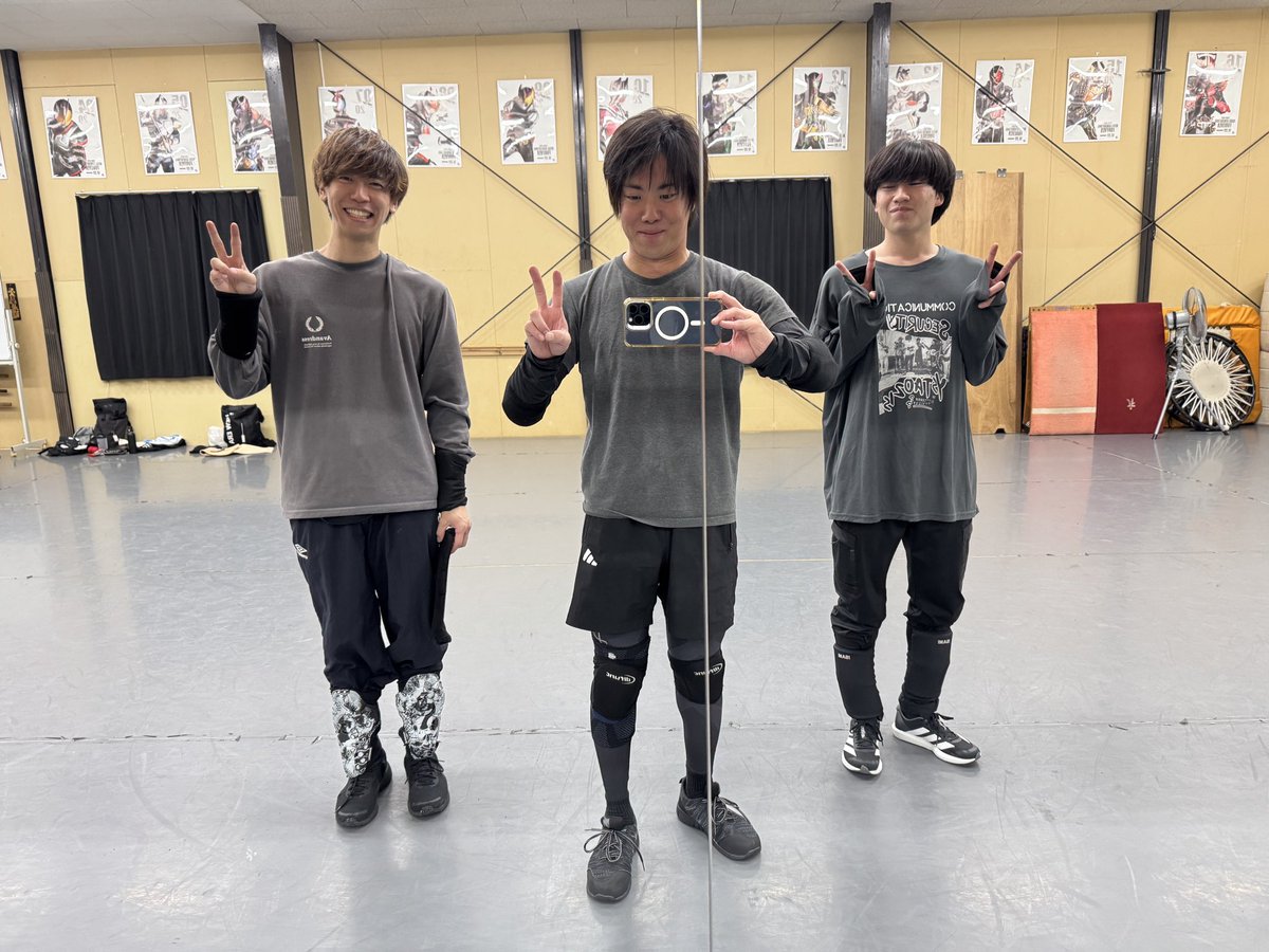 ikarugahatomozu's tweet image. 本日も朝からお疲れ様でした🌃
勉強なりました🔥

たまたま後輩2人と色味が揃ってて恥ずかしかった💦本番も頑張ります‼️

#我々映り込み気にして暗い色着がち
53期　#坂田翔悟＆ #堀内敬太