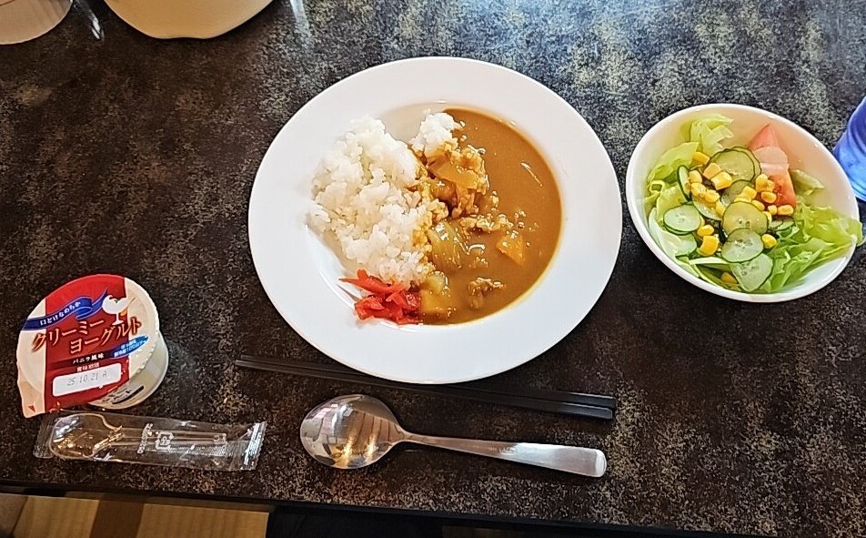 秋合宿二日目の夜です。
📷️は今日の朝食と昼食。
エネルギーチャージしてしっかり練習。
晩ご飯は、🍺ありのバーベキュー🍖。
現在、楽しい懇親会🍻が開かれています。
