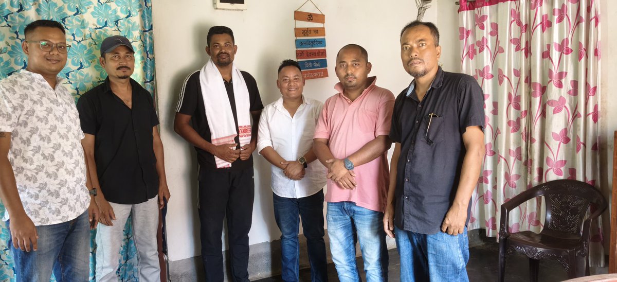 borgohainSBG's tweet photo. Pride for Dimow! 💫
Congrats to Palash Dihingia, Sahil Chah, Priyanshu Buragohain & Priyanka Kachari of Shukanpukhuri for cracking the Assam Police recruitment exam on merit. Wishing them integrity, courage & commitment in service to the state. 👏💙 #AssamPolice #Dimow https://t.co/vFO1LpKOjO