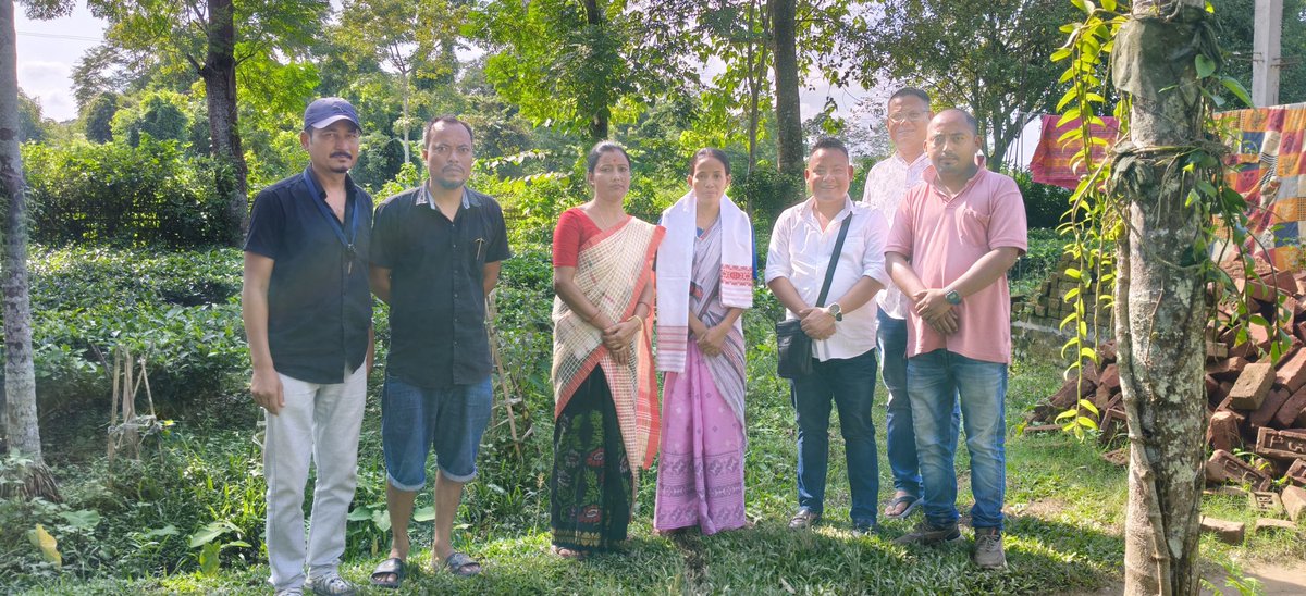 borgohainSBG's tweet photo. Pride for Dimow! 💫
Congrats to Palash Dihingia, Sahil Chah, Priyanshu Buragohain & Priyanka Kachari of Shukanpukhuri for cracking the Assam Police recruitment exam on merit. Wishing them integrity, courage & commitment in service to the state. 👏💙 #AssamPolice #Dimow https://t.co/vFO1LpKOjO
