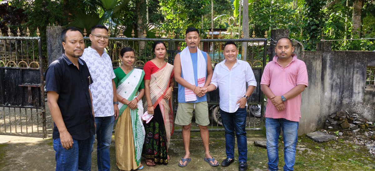 borgohainSBG's tweet photo. Pride for Dimow! 💫
Congrats to Palash Dihingia, Sahil Chah, Priyanshu Buragohain & Priyanka Kachari of Shukanpukhuri for cracking the Assam Police recruitment exam on merit. Wishing them integrity, courage & commitment in service to the state. 👏💙 #AssamPolice #Dimow https://t.co/vFO1LpKOjO