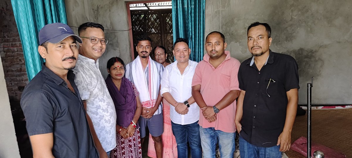 borgohainSBG's tweet photo. Pride for Dimow! 💫
Congrats to Palash Dihingia, Sahil Chah, Priyanshu Buragohain & Priyanka Kachari of Shukanpukhuri for cracking the Assam Police recruitment exam on merit. Wishing them integrity, courage & commitment in service to the state. 👏💙 #AssamPolice #Dimow https://t.co/vFO1LpKOjO