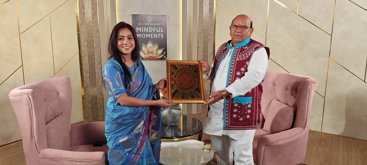 आज  राजस्थान के सिरोही जिले के आबू रोड स्थित प्रजापिता ब्रह्माकुमारी ईश्वरीय विश्वविद्यालय के मुख्यालय में स्थित मधुबन एफएम रेडियो के स्टूडियो में रेडियो टीम के साथ सारगर्भित संवाद किया तथा साक्षात्कार के माध्यम से अपने अनुभव, विचार एवं प्रेरणादायी संदेश साझा किए।