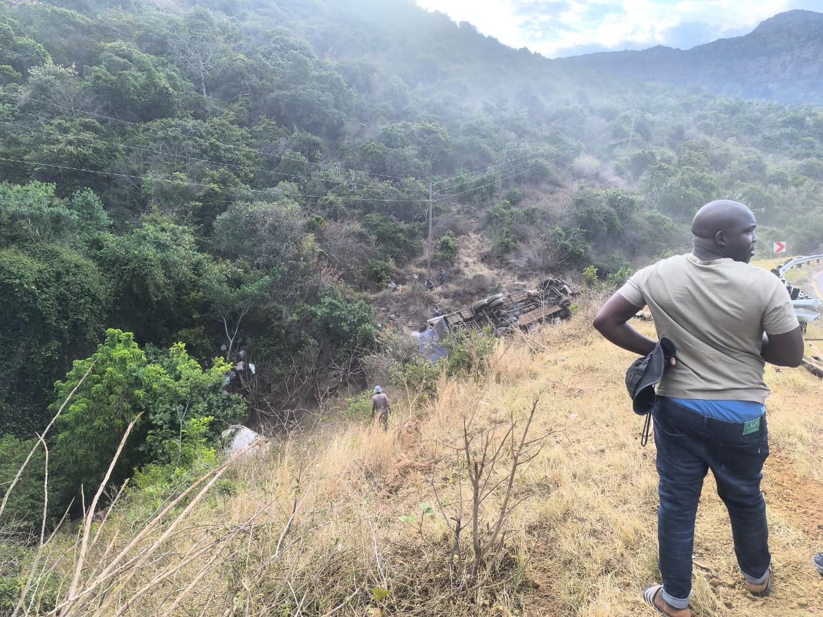 LiveTrafficNPC's tweet image. *🚨TRAVEL WARNING🚨* 
2025-10-12 @ 16:20

⚠️ *ACCIDENT - BUS* ⚠️ 

*Route:* N1
*Direction:* North
*Area:* Ingwe Curve, Louis-Trichardt, Limpopo 

Bus went through barrier rails down the mountain. 

Please make way for all EMS

*PLEASE APPROACH WITH CAUTION*