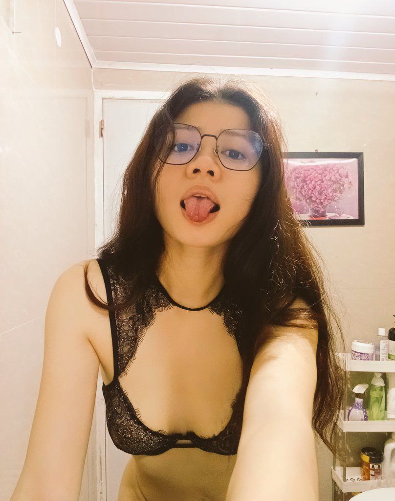 hanzelsexy's tweet photo. blowjob offer dm is the key https://t.co/6GwjJqdnaR