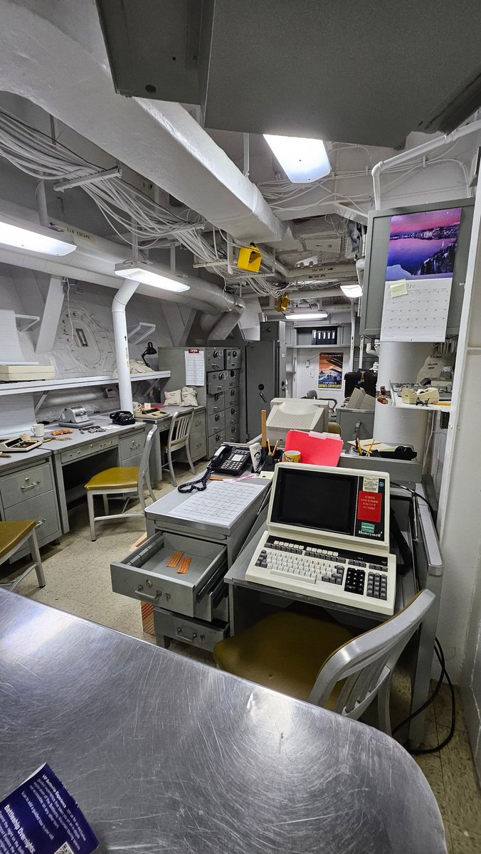 Hab gestern noch schnell Alternativprogramm aus dem Ärmel gezaubert und wir haben uns die USS Wisconsin angesehen.