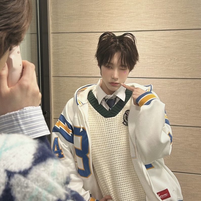 mmmmeo_'s tweet image. 나 이날 루이가 너무 좋음….