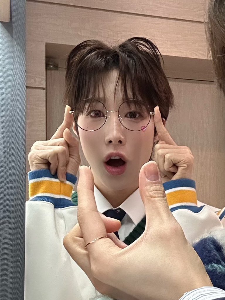 mmmmeo_'s tweet image. 나 이날 루이가 너무 좋음….