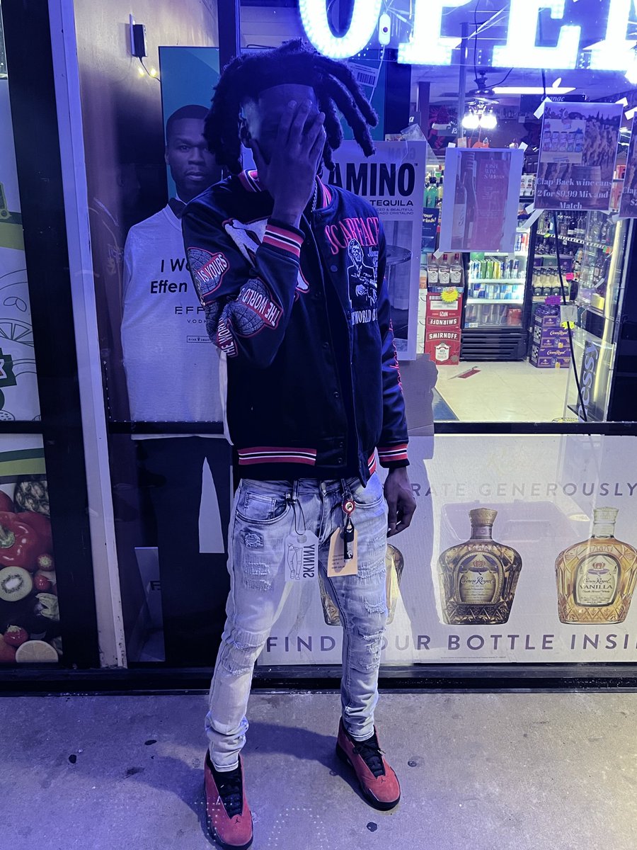 johnGotti258437's tweet photo. Mama told me im one of them ones switch on a drac i got one of them guns‼️ https://t.co/ofQv4Xdi6w