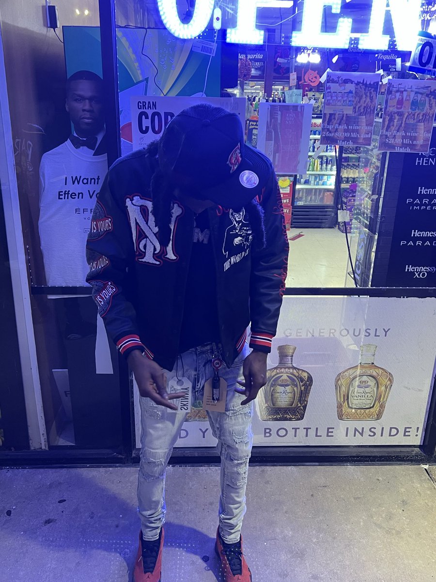 johnGotti258437's tweet photo. Mama told me im one of them ones switch on a drac i got one of them guns‼️ https://t.co/ofQv4Xdi6w