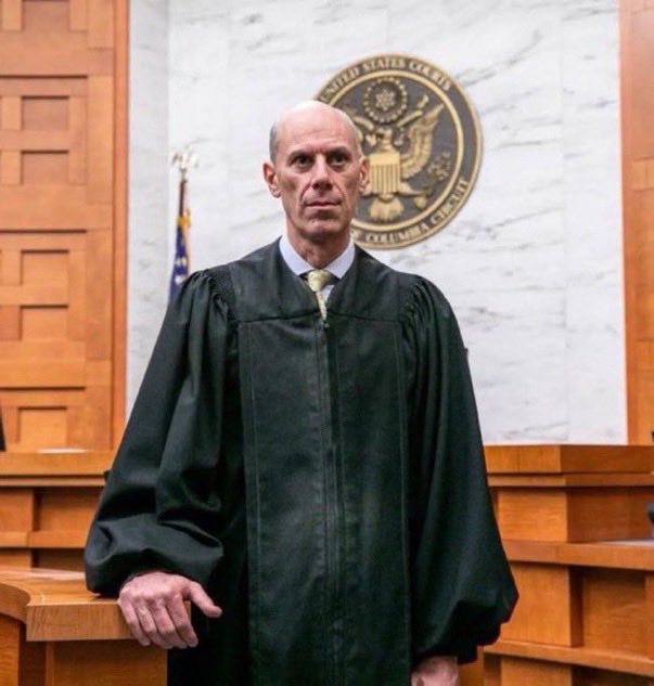 C_3C_3's tweet image. Did you know Judge Boasberg protected Ray Epps?

He gave Ray probation while locking everyone else up.

That’s why it’s important for Americans to once and for all know if Epps was a fed asset on Jan 6th.

(Hint: 99.9%)

It would unravel the entire operation.

Getting close…