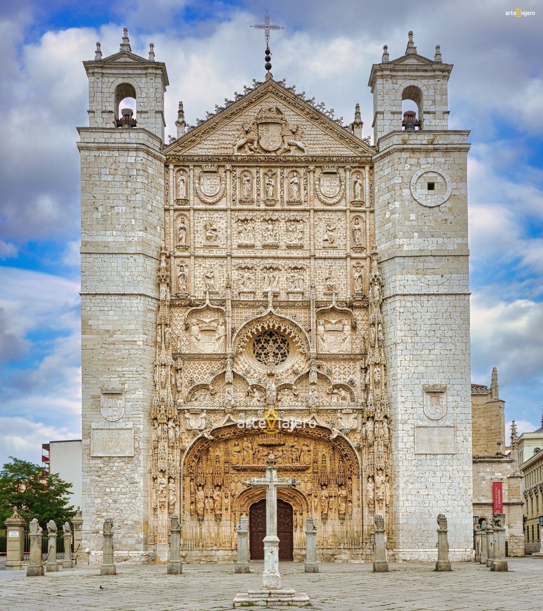 Iglesia de San Pablo (Valladolid), considerada como una de las máximas cimas del estilo Gótico Isabelino. En ella destaca su espectacular fachada que podemos definir como un auténtico retablo esculpido en piedra
#FelizDomingo #photography