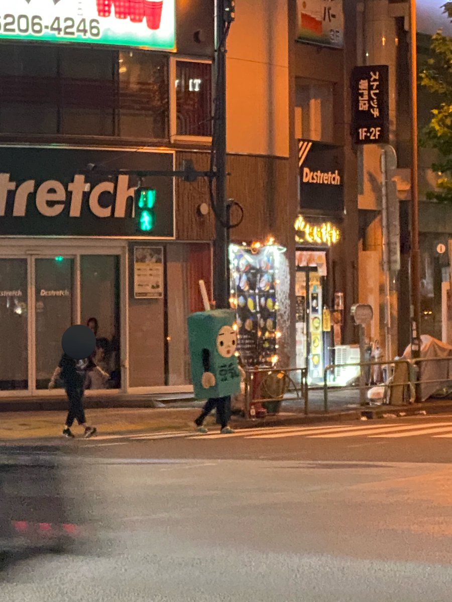 3_8_24's tweet image. 山手線1周のゴール目前で豆乳が散歩してて、ついに幻覚見え始めたかと思った