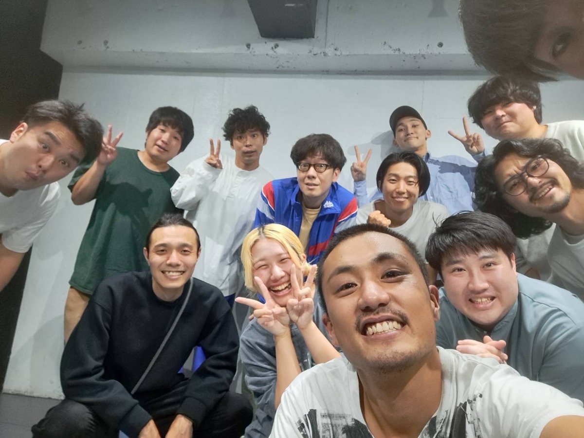 shiten_yamaga_'s tweet image. 『ネタやってみんなで喋るライブ』ありがとうございました😆お客さんも演者も過去最多でした。トビーがヒデのお茶を間違えて飲んでて吐きそうになってました🤢トビーが間違えたのにヒデが責め立てられてました🤣