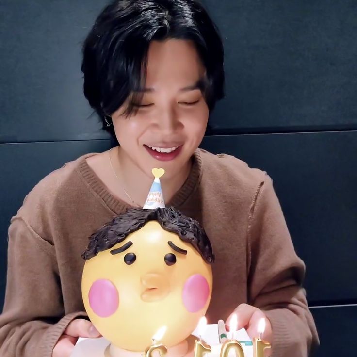 moonchild7_by's tweet photo. آرمی داخل ترندینگ برای تولد جیمین دخالت کنیدد!!!!!
HAPPY BIRTHDAY JIMIN 

#HappyJiminDay
#30YearsofLove
#1013Miracle
@BTS_twt https://t.co/koE3DT3pwM