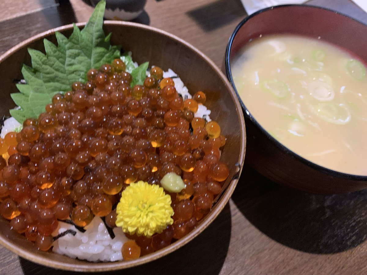 BAR_Dolphin's tweet photo. おみさん飯のいくら丼だと…？
カーズに聞きました
「そんなん…」↓

ジョバーナに聞きました
「メニュー全通アリですか？」↓

#ジョジョバー
#STONE_OCEAN https://t.co/7dabI1Sqr1