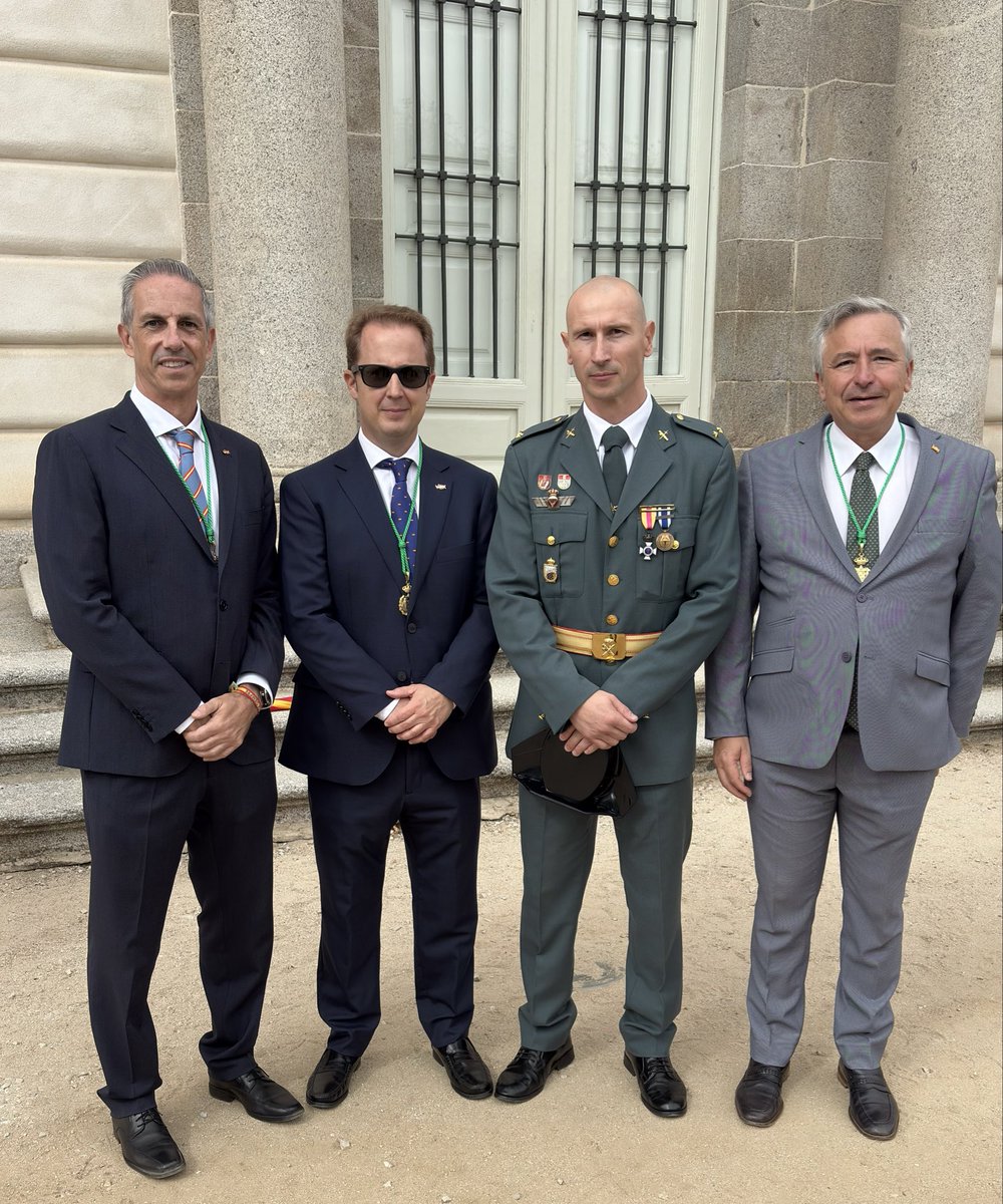 voxboadilla's tweet image. Hoy hemos celebrado con todos nuestros vecinos el 12 de octubre, día de la Hispanidad.

¡Feliz Día de la Hispanidad!
¡Feliz Día del Pilar!
¡Feliz Día Nacional de España!🇪🇸

¡Viva la #VirgendelPilar!
¡Viva la #GuardiaCivil!
¡Viva #España!🇪🇸 

#BoadilladelMonte🌳#Boadilla #Vox